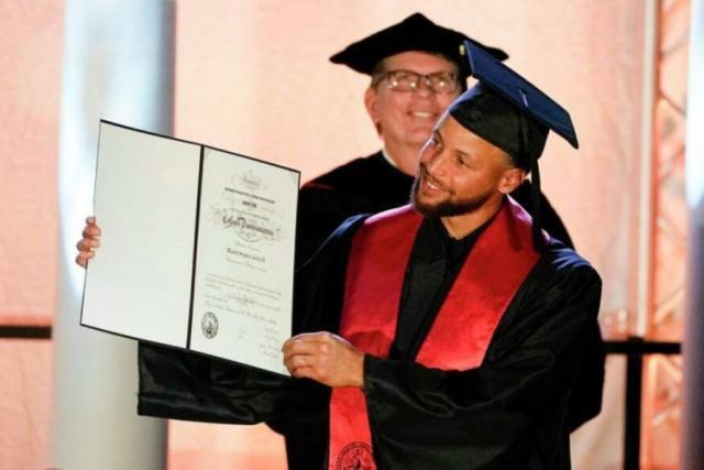 鲸鱼直播nba-戴维森退役库里大学球衣 库里：是不可思议的一天